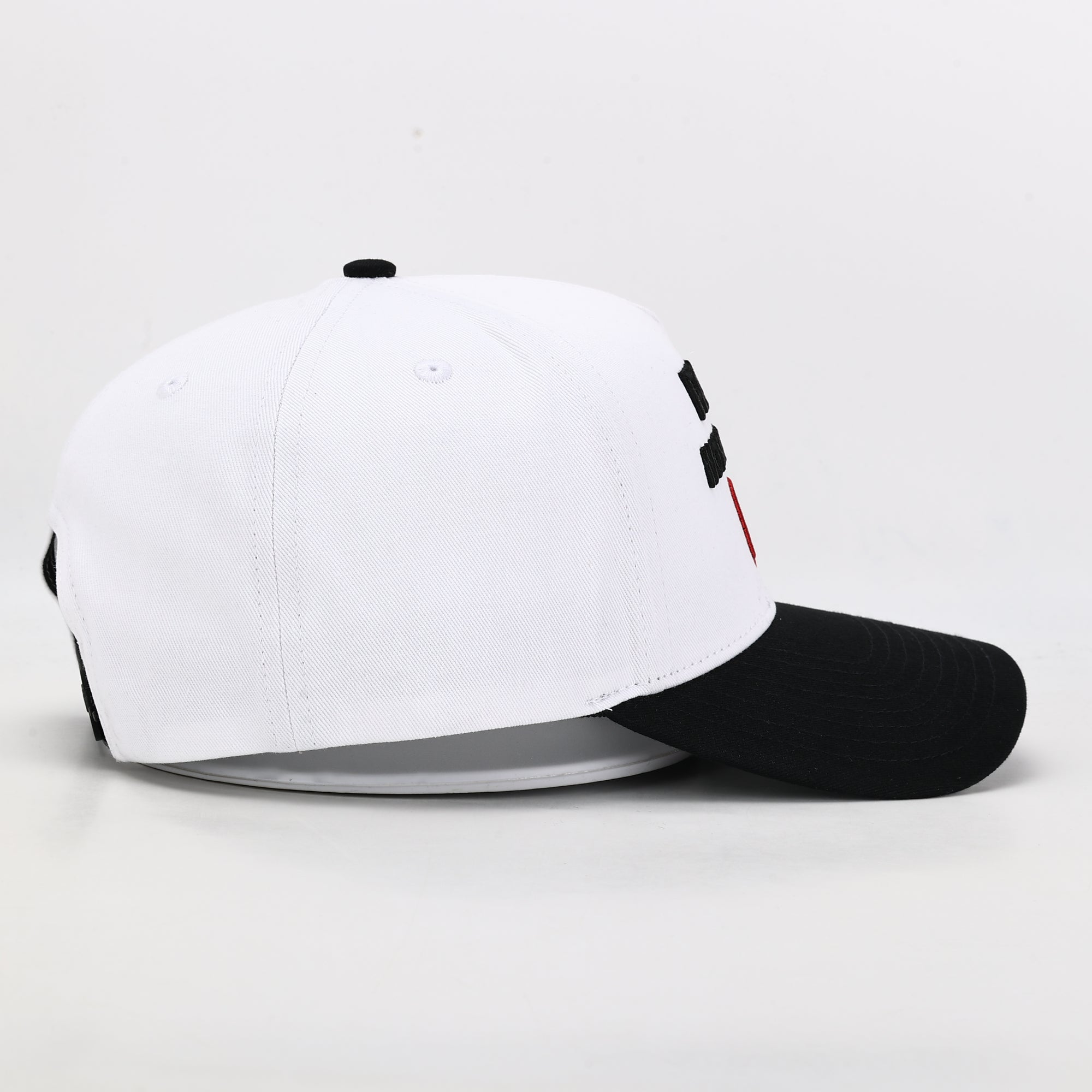 White and black brim cotton hat 