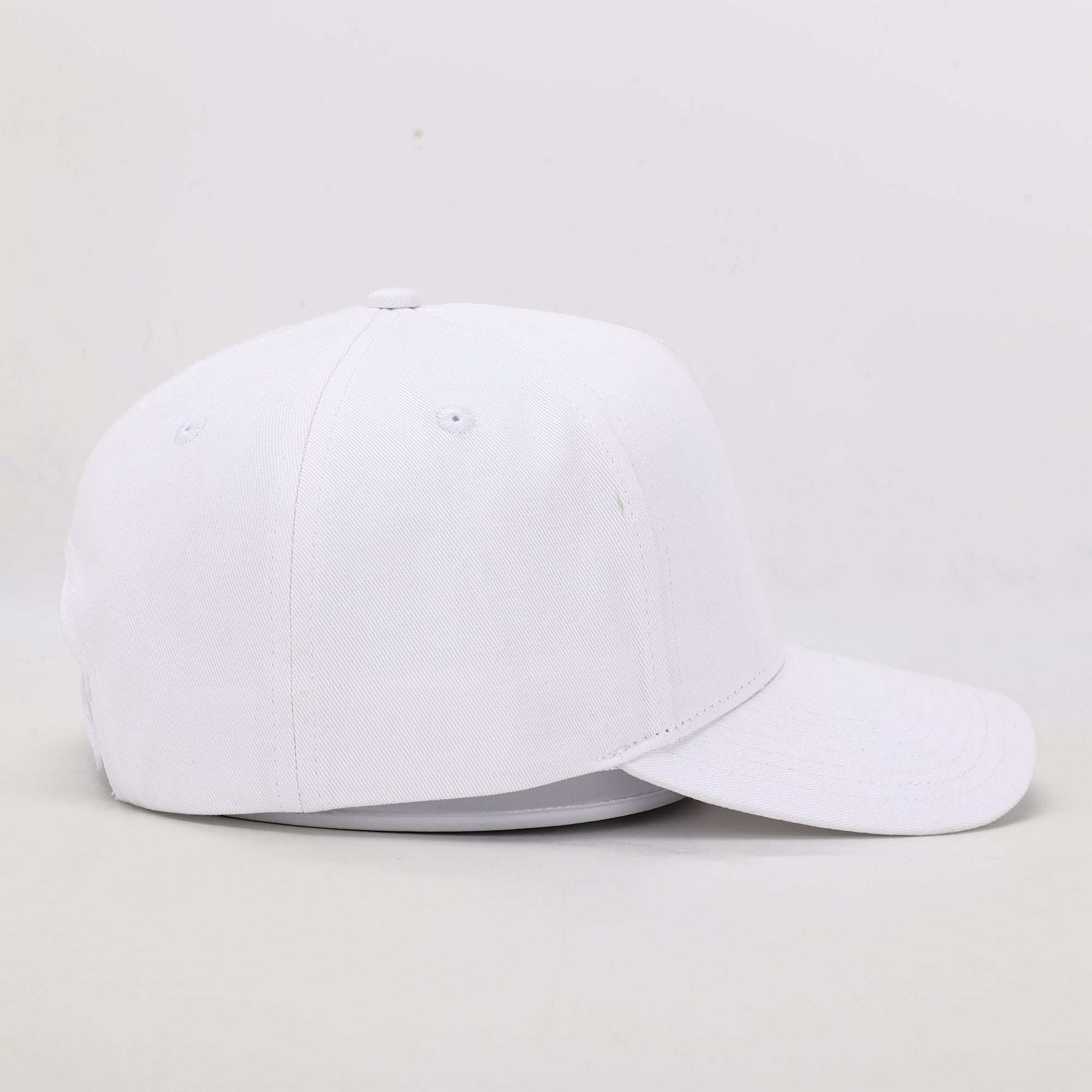 White_baseball cap 